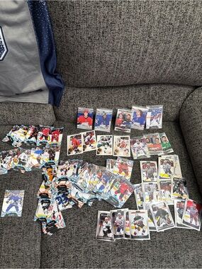 Collectible Hockey Card Lot - Assorted Colors